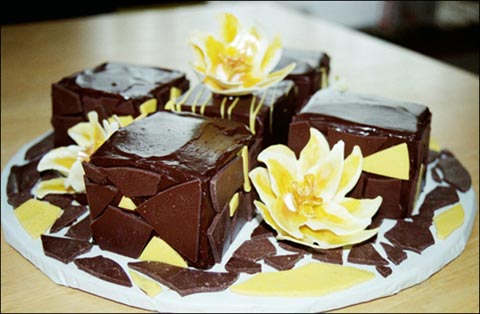 Mini Cakes with Flowers