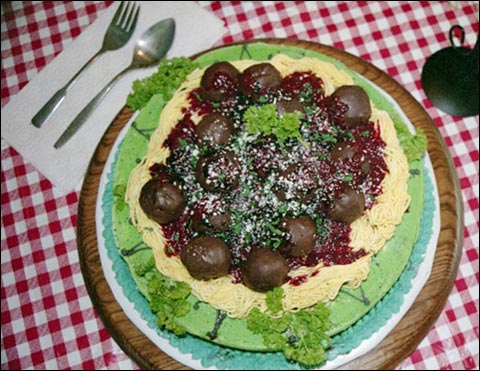 spaghetti and meatballs cake